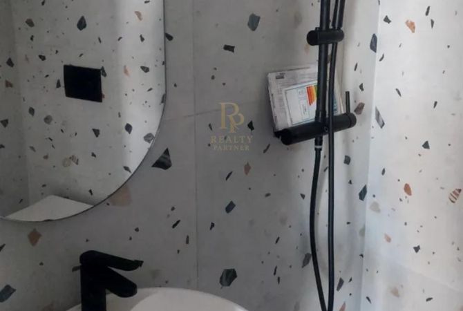 Ambient biznesi me qera 3+1 ne Tirane - 1,300 Euro