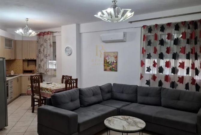 Ambient biznesi me qera 3+1 ne Tirane - 1,300 Euro