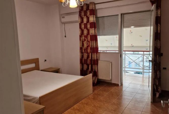 Ambiente Commerciale in Affitto 3+1 a Tirana - 1,300 Euro