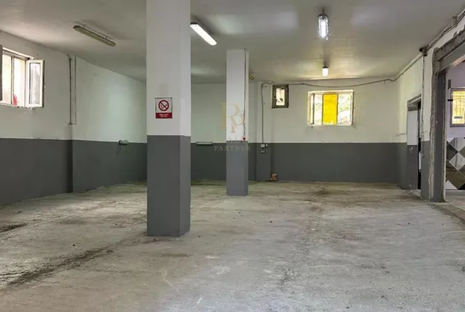 Ambjent biznesi me qera 4+1 ne Tirane - 2,000 Euro
