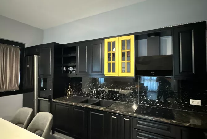 Shtepi me qera Apartament ne Tirane, 3+1, Mobilimi E mobiluar, Pagesa 1,200  Euro.