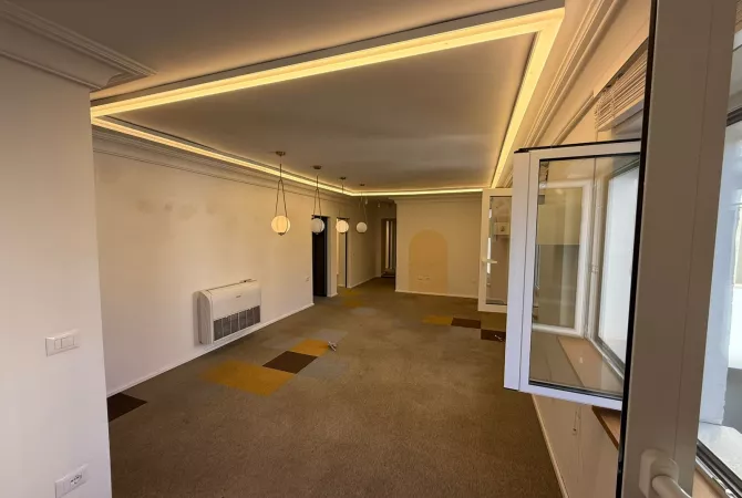 Ambient biznesi me qera 3+1 ne Tirane - 2,000 Euro
