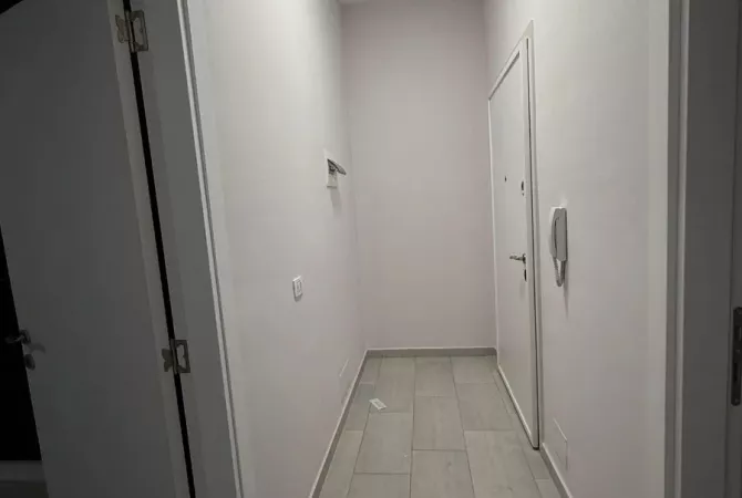 Ambiente Commerciale in Affitto 3+1 a Tirana - 450 Euro