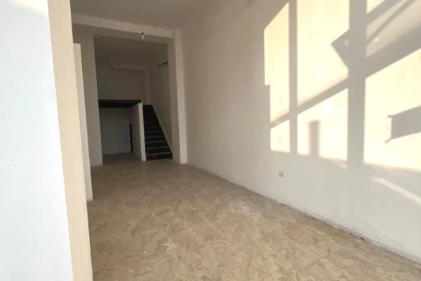 Ambient biznesi ne shitje 3+1 ne Tirane - 220,000 Euro