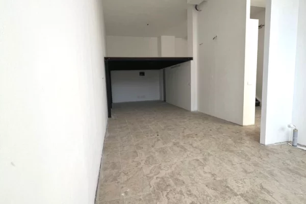 Ambient biznesi ne shitje 3+1 ne Tirane - 220,000 Euro