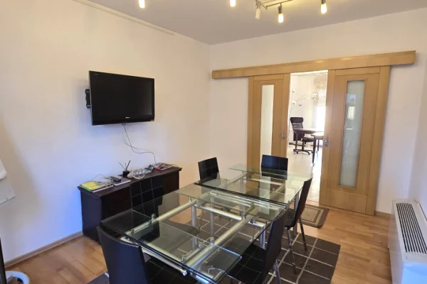 Business Property for Rent 3+1 in Tirana - 1,100 Euro