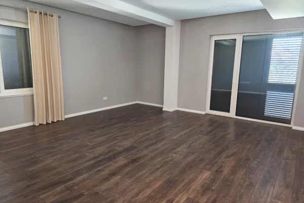 Shtepi me qera 6+1 ne Tirane - 5,000 Euro