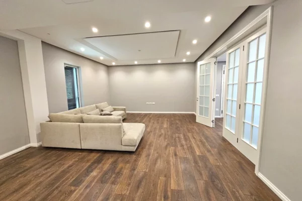 Shtepi me qera 6+1 ne Tirane - 5,000 Euro