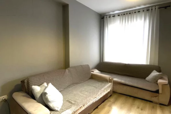 Shtepi ne shitje Apartament ne Tirane, 2+1, Mobilimi E mobiluar, Pagesa 140,920  Euro.
