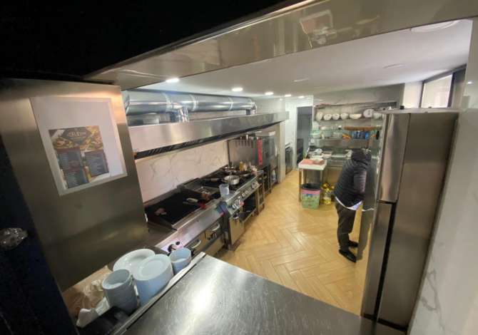 Jepet me qira Restorant peshku prane tregut te Medresese