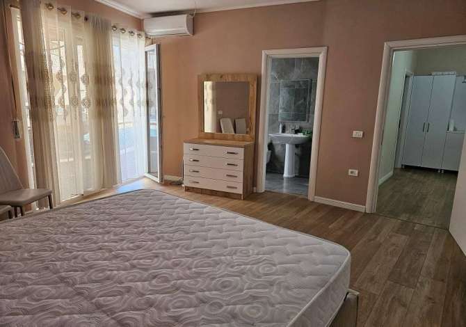 Shtepi ne shitje Apartament ne Tirane, 3+1, Mobilimi E mobiluar, Pagesa 248,000  Euro.