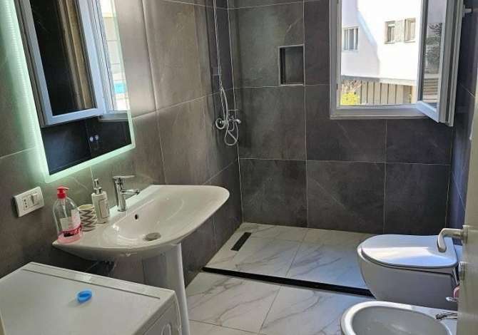 Shtepi ne shitje Apartament ne Tirane, 3+1, Mobilimi E mobiluar, Pagesa 248,000  Euro.