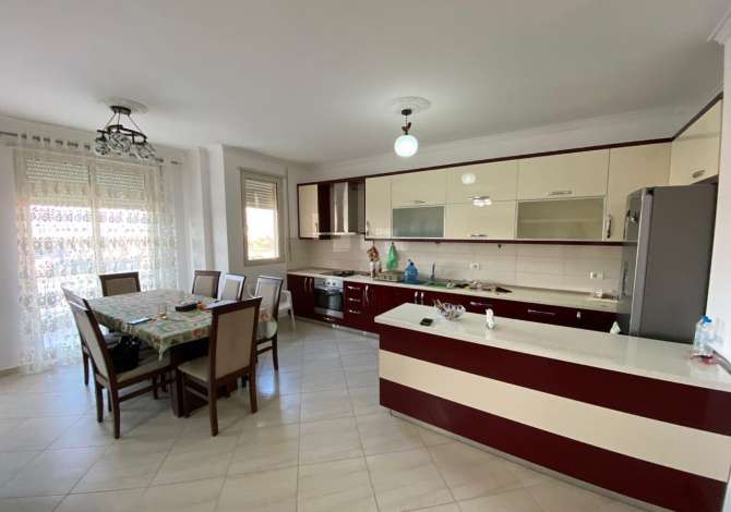 Shtepi me qera 4+1 ne Tirane - 900 Euro