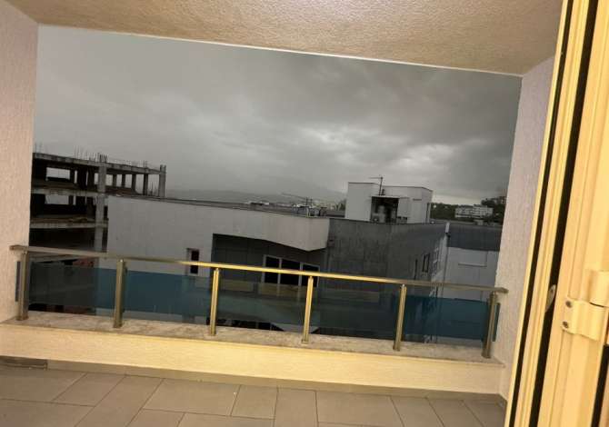 Shtepi ne shitje Apartament ne Tirane, 3+1, Mobilimi Pjeserisht e mobiluar, Pagesa 220,000  Euro.