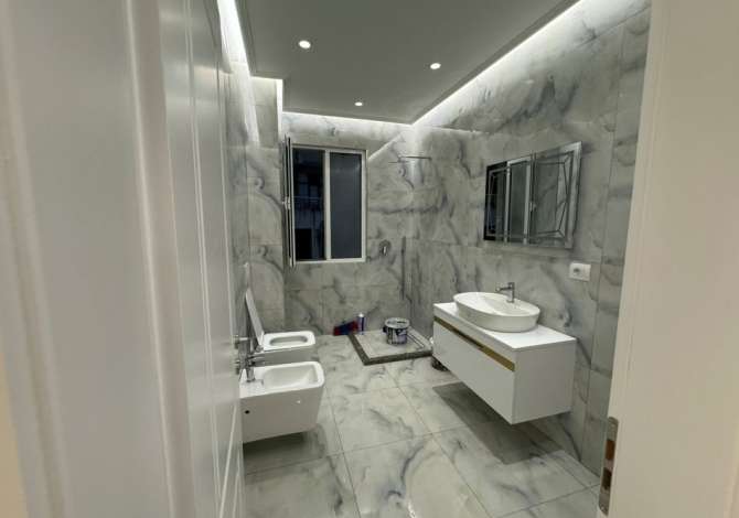 Shtepi ne shitje Apartament ne Tirane, 3+1, Mobilimi Pjeserisht e mobiluar, Pagesa 220,000  Euro.