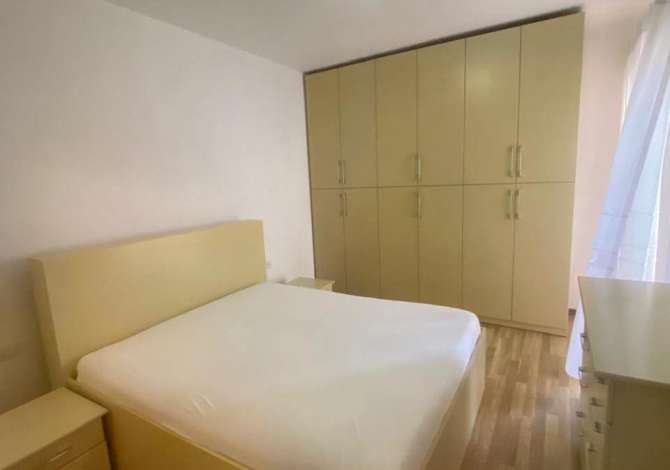 Shtepi me qera Apartament ne Tirane, 3+1, Mobilimi E mobiluar, Pagesa 1,000  Euro.