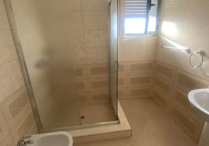 Shtepi me qera Apartament ne Tirane, 3+1, Mobilimi E mobiluar, Pagesa 1,000  Euro.