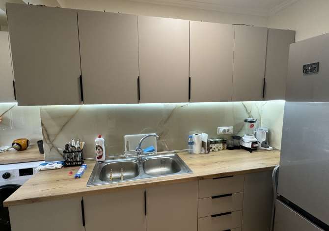 Shtepi me qera Apartament ne Tirane, 1+1, Mobilimi E mobiluar, Pagesa 575  Euro.