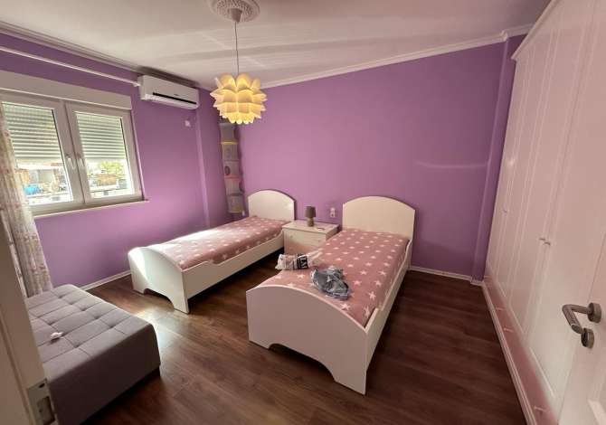 Shtepi me qera Apartament ne Tirane, 3+1, Mobilimi E mobiluar, Pagesa 700  Euro.