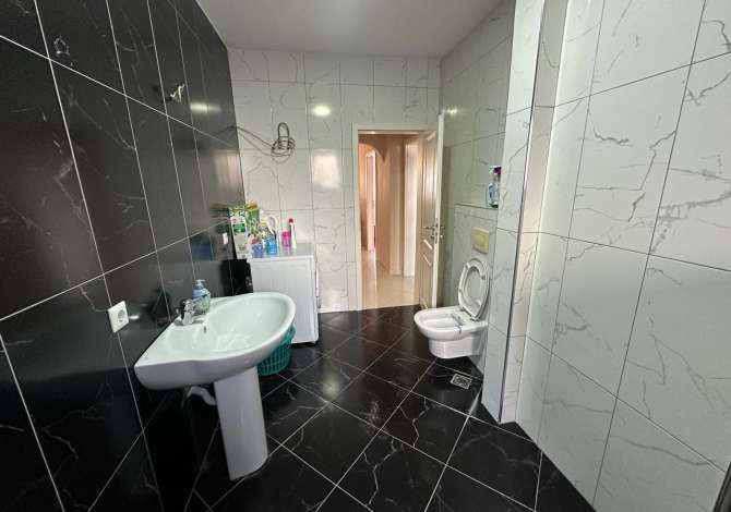 Shtepi me qera Apartament ne Tirane, 3+1, Mobilimi E mobiluar, Pagesa 700  Euro.