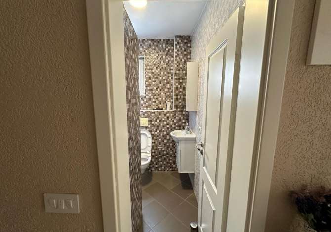 Shtepi me qera Apartament ne Tirane, 3+1, Mobilimi E mobiluar, Pagesa 700  Euro.