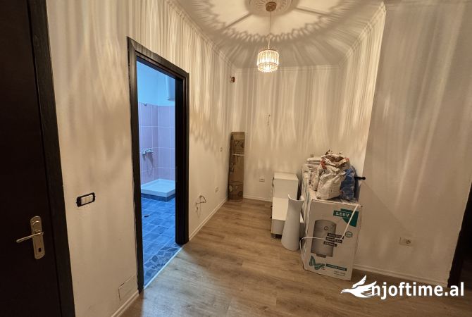 Shtepi ne shitje Apartament ne Tirane, 1+1, Mobilimi Bosh, pa mobiluar, Pagesa 77,000  Euro.