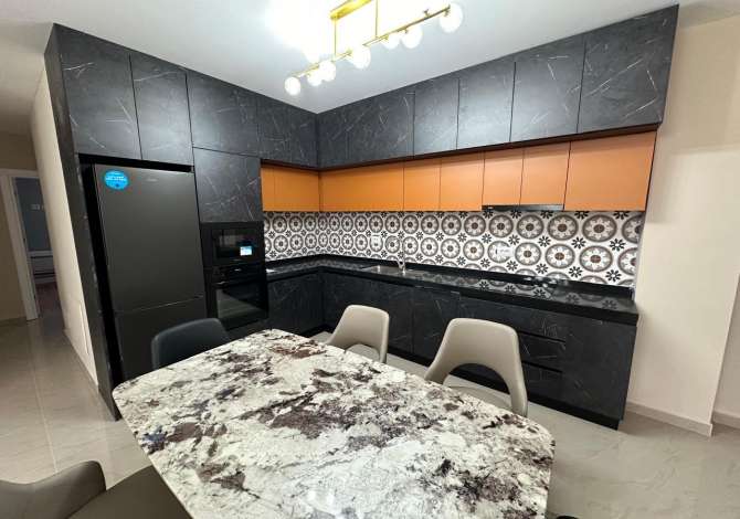 Shtepi me qera 3+1 ne Tirane - 1,200 Euro