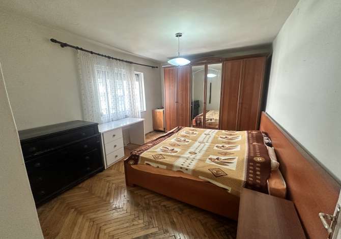 Shtepi me qera Apartament ne Tirane, 3+1, Mobilimi E mobiluar, Pagesa 500  Euro.
