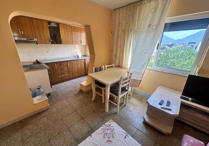 Shtepi me qera Apartament ne Tirane, 3+1, Mobilimi E mobiluar, Pagesa 500  Euro.