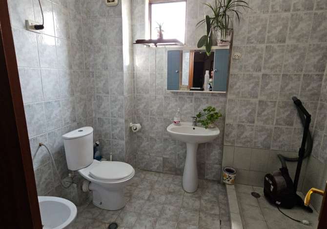 Shtepi me qera Apartament ne Tirane, 3+1, Mobilimi E mobiluar, Pagesa 750  Euro.