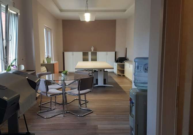Ambient biznesi me qera 3+1 ne Tirane - 500 Euro