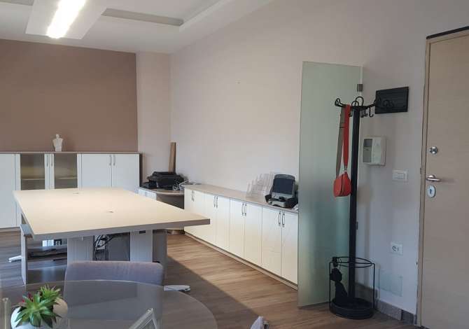 Ambient biznesi me qera 3+1 ne Tirane - 500 Euro