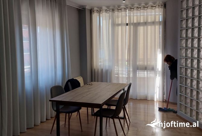 Shtepi me qera 3+1 ne Tirane - 1,500 Euro