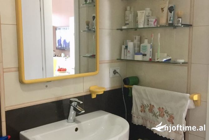 Shtepi me qera Apartament ne Tirane, 1+1, Mobilimi E mobiluar, Pagesa 650  Euro.