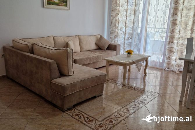 Shtepi me qera 2+1 ne Tirane - 650 Euro