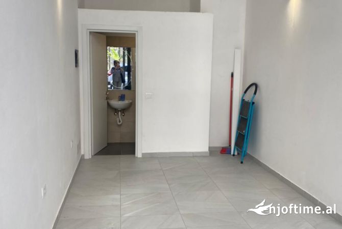 Ambient biznesi me qera 3+1 ne Tirane - 500 Euro