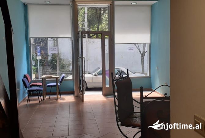 Ambient biznesi me qera 3+1 ne Tirane - 400 Euro