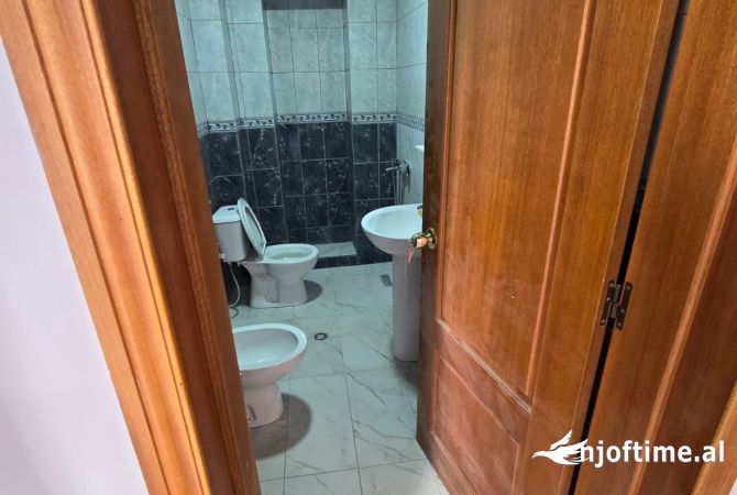 Shtepi ne shitje Apartament ne Tirane, 2+1, Mobilimi Bosh, pa mobiluar, Pagesa 138,000  Euro.