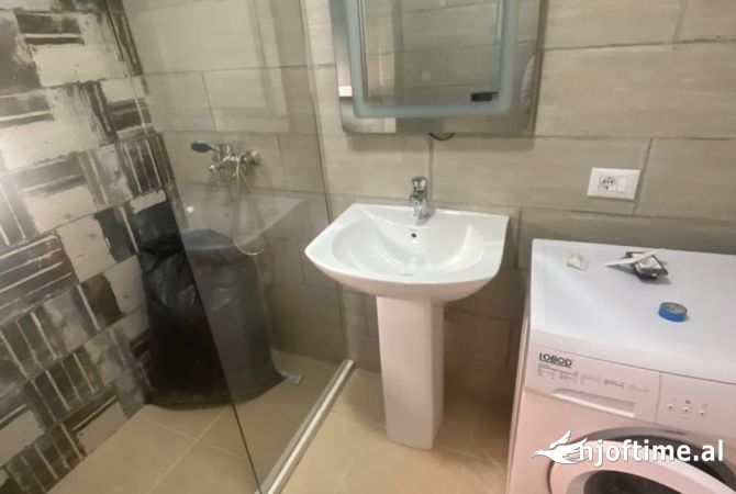 Shtepi me qera Apartament ne Tirane, 1+1, Mobilimi E mobiluar, Pagesa 500  Euro.