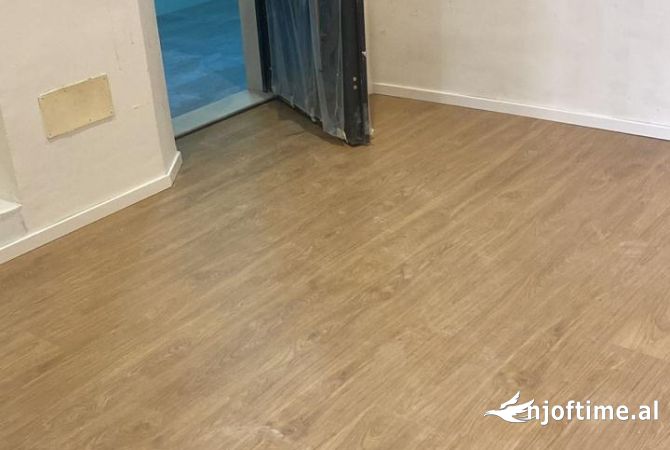 Ambient biznesi me qera 2+1 ne Tirane - 950 Euro