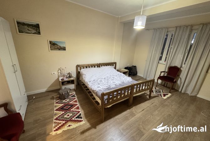 Shtepi me qera Apartament ne Tirane, 2+1, Mobilimi E mobiluar, Pagesa 700  Euro.
