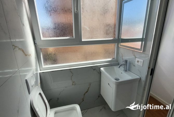 Shtepi ne shitje Apartament ne Tirane, 2+1, Mobilimi Bosh, pa mobiluar, Pagesa 180,000  Euro.