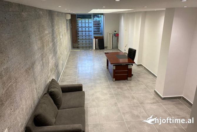 Ambient biznesi me qera 3+1 ne Tirane - 450 Euro