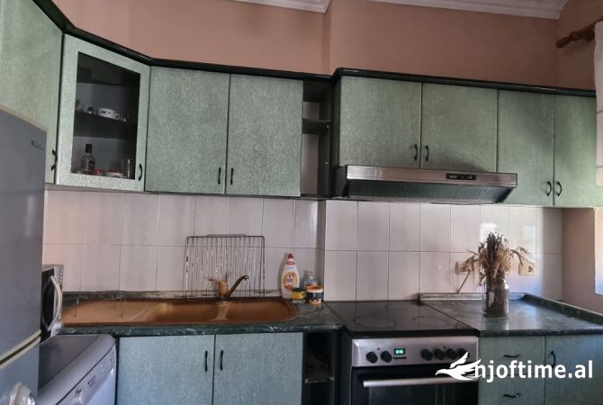 Shtepi me qera Apartament ne Tirane, 2+1, Mobilimi E mobiluar, Pagesa 550  Euro.
