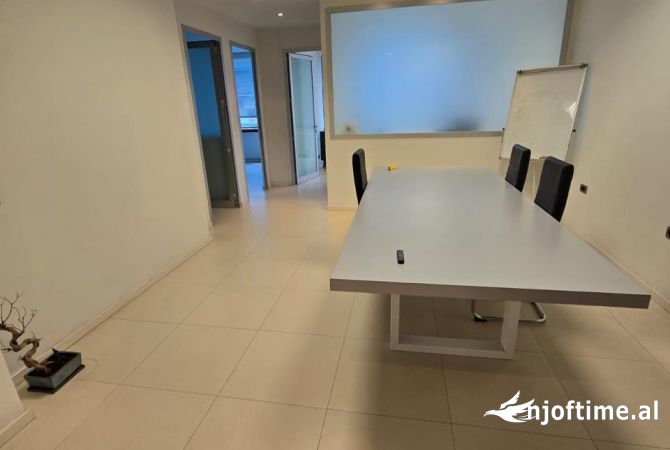 Ambient biznesi ne shitje 3+1 ne Tirane - 345,000 Euro