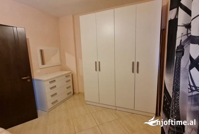 Shtepi ne shitje Apartament ne Tirane, 1+1, Mobilimi E mobiluar, Pagesa 110,000  Euro.