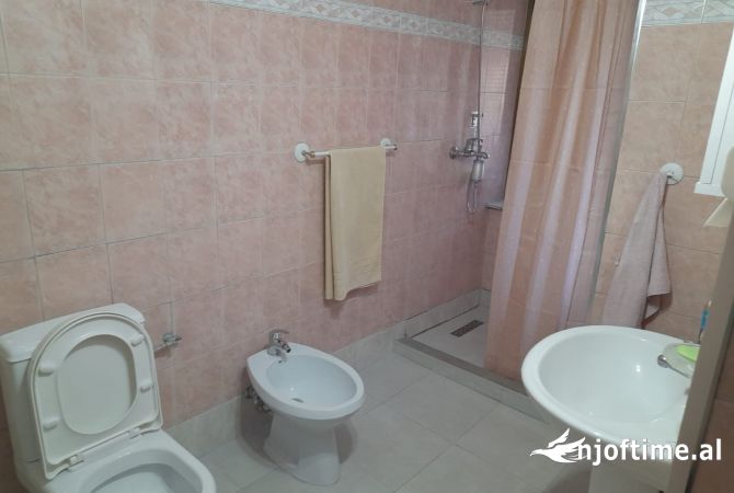 Shtepi me qera Apartament ne Tirane, 2+1, Mobilimi E mobiluar, Pagesa 600  Euro.