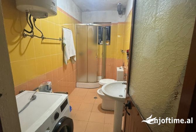 Shtepi me qera Apartament ne Tirane, 2+1, Mobilimi E mobiluar, Pagesa 400  Euro.