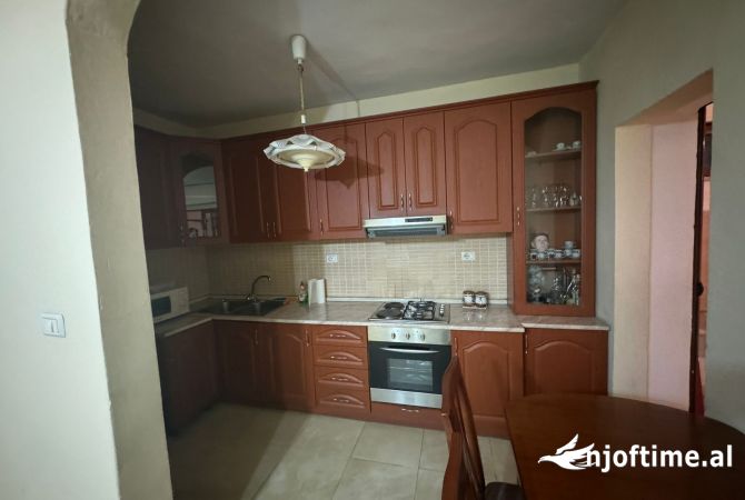 Shtepi me qera 2+1 ne Tirane - 400 Euro
