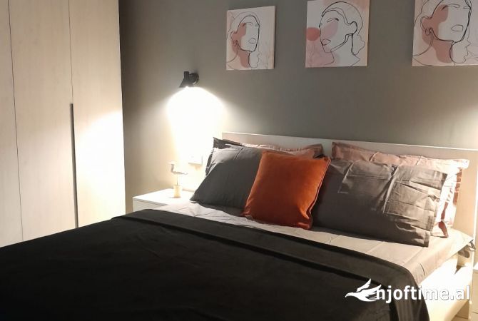 Shtepi me qera Apartament ne Tirane, 2+1, Mobilimi E mobiluar, Pagesa 800  Euro.